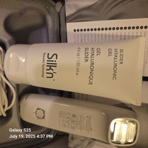 Skin Tightening and Lifting Device with Hyaluronic Gel